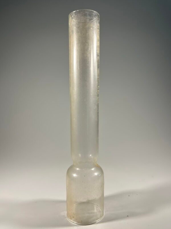 Žibalinės lempos gaubtas, stiklas. 3 vnt. Apatinis skersmuo 3,3 - 3,5 cm., aukštis 18 cm. Kaina po 22