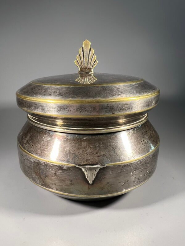 Indas su dangčiu antikvarinis, sidabruotas, Art Deco stiliaus. Kaina 68