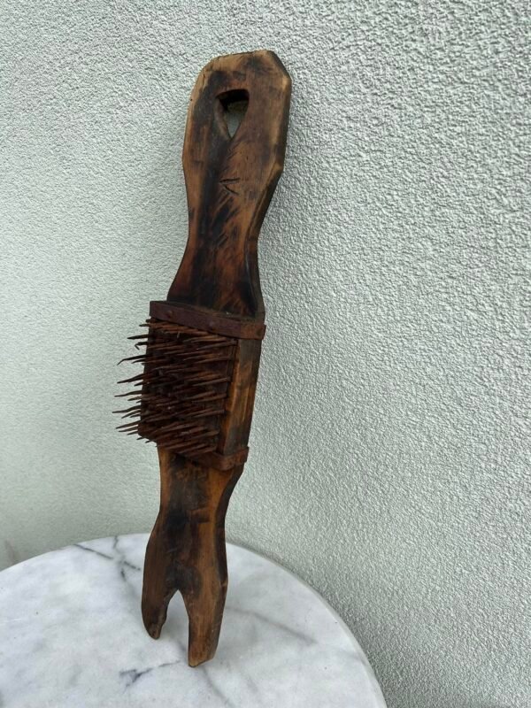 Linų šepetys, šukos - linų šukavimo įnagis, antikvarinis. Kaina 41