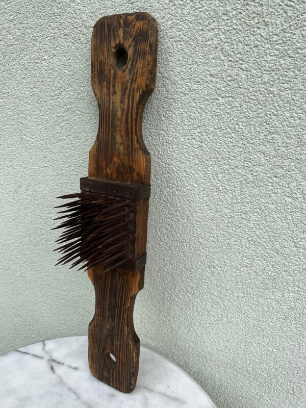 Linų šepetys, šukos - linų šukavimo įnagis, antikvarinis. Kaina 42