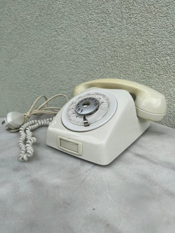 Telefonas vintažinis, dramblio kaulo spalvos, elegantiškas ir stilingas. Kaina 93