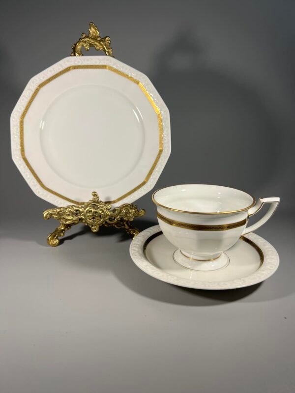 Puodelis su 2 lėkštutėmis porceliianinis Ph. Rosenthal & Co. Maria. 1927 m. Talpa 160 ml. Kaina 32