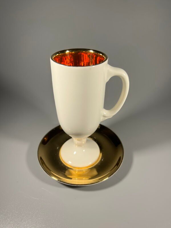 Puodelis su lėkštute antikvarinis Crown Devon Fieldings Staffordshire England. 1930-1940 m. Talpa 150 ml. Aukštis 13 cm. 3 vnt. Kaina po 28