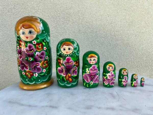 Matrioška tapyta 7 dalių, medinė, sovietinė, tarybinių laikų. Aukštis 25 cm. Kaina 83