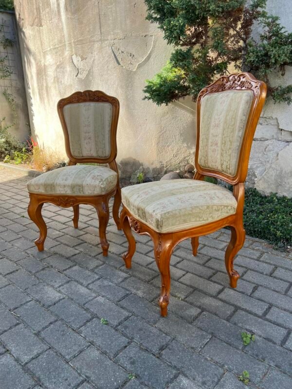 Kėdės drožinėtos, tvirtos, spyruoklinės. 2 vnt. Kaina po 63