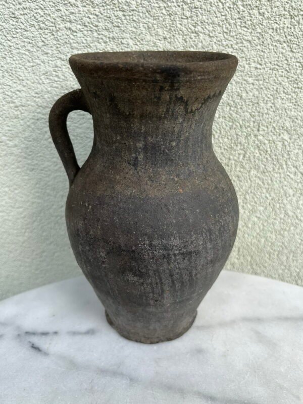 Ąsotis molinis, keraminis, juodo molio antikvarinis, liaudiškas. Aukštis 23,5 cm. Kaina 54