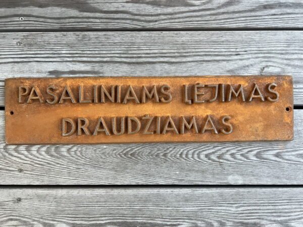 Iškaba, lentelė špižinė, ketaus PAŠALINIAMS ĮĖJIMAS DRAUDŽIAMAS. Kaina 53