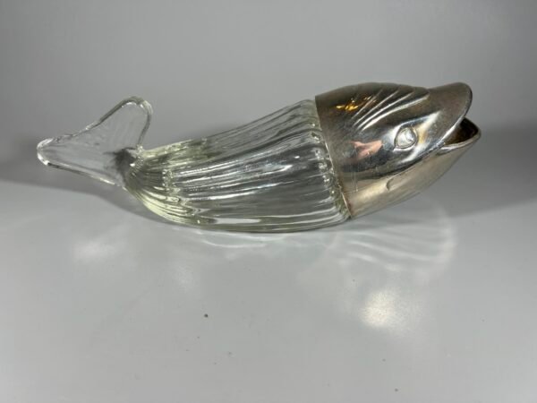 Stiklinė žuvis, banginis, riešutų dozatorius, serviravimo indas. Vakarų Vokietija, apie 1970 m. Kaina 33