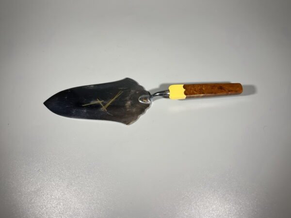 Mentelė, lopetėlė antikvarinė, Art Deco stiliaus tortams, pyragaičiams. Kaina 26