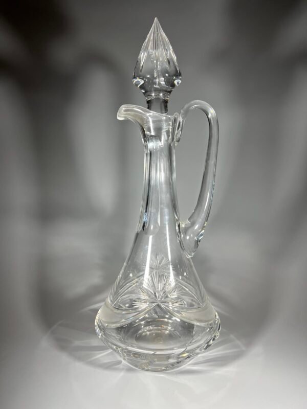 Grafinas krištolinis, rytietiško stiliaus, vintažinis. Aukštis 41 cm. Kaina 93