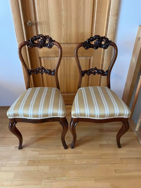 Kėdės antikvarinės, tvirtos. 2 vnt. Kaina po 88
