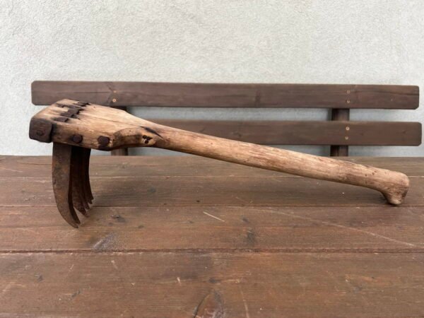 Linų šukos, šukuotis lietuviškas, antikvarinis, medine rankena, su išraižytais metais 1860 m. Kaina 88