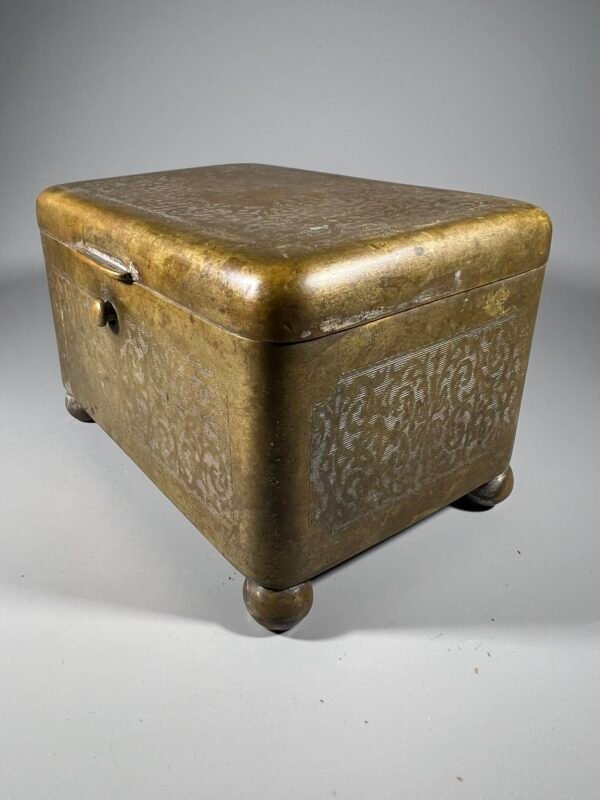 Dėžutė, cukrinė antikvarinė, sidabruota, carinės Rusijos laikų. XIX a. pr. Kaina 87