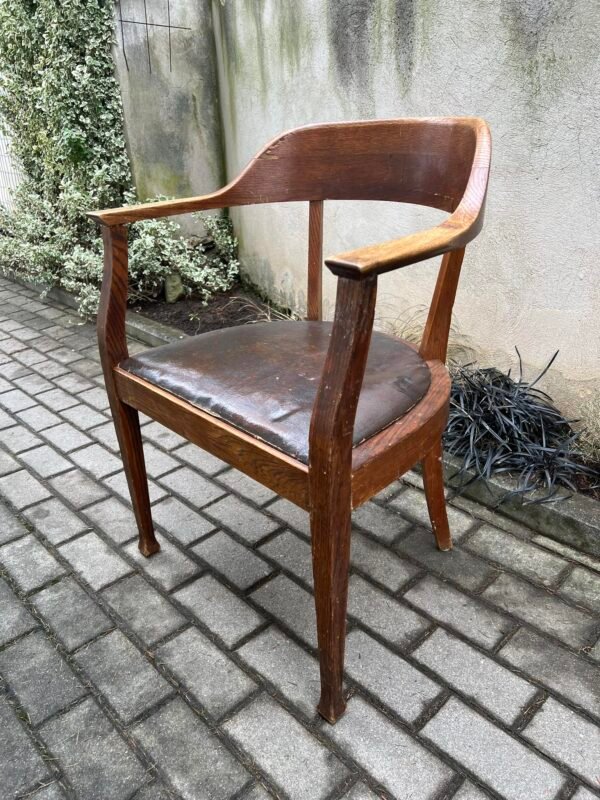 Krėslas rašomojo stalo antikvarinis, darbo kėdė su porankiais, Biedermeier stiliaus, tarpukario laikų. Tvirtas. Nerestauruotas. Kaina 178