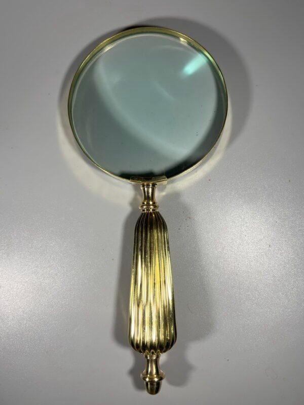 Didinamasis, padidinimo stiklas antikvarinio stiliaus, lupa, puikiai didinantis. Kaina 63