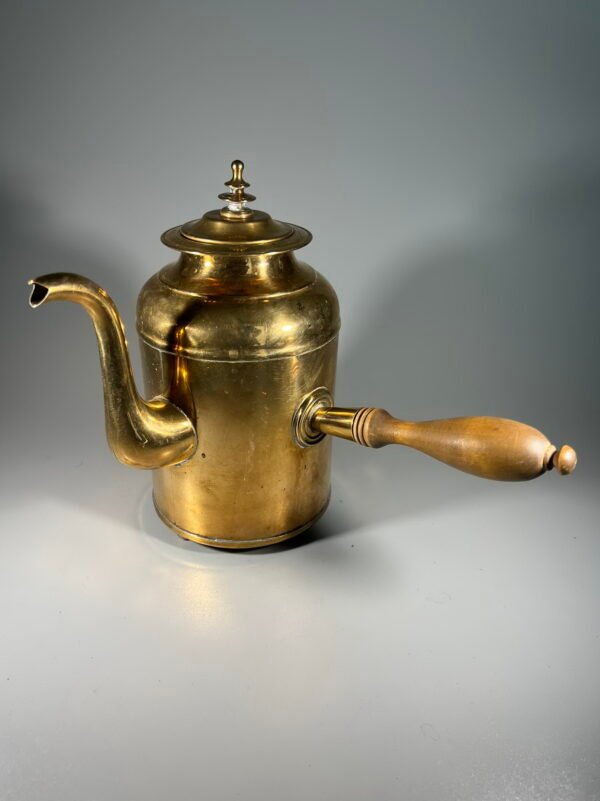 Kavinukas žalvarinis, antikvarinis medine rankena. Mitab Karlshamn. Kaina 38