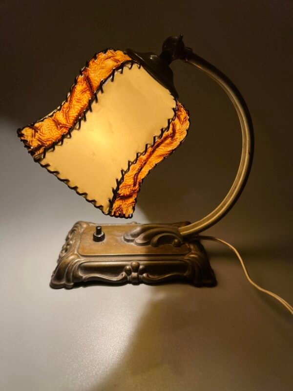 Stalinė, sieninė antikvarinė lempa, šviestuvas naktinis su kiaulės pūslės gaubtu. Veikianti. Kaina 128