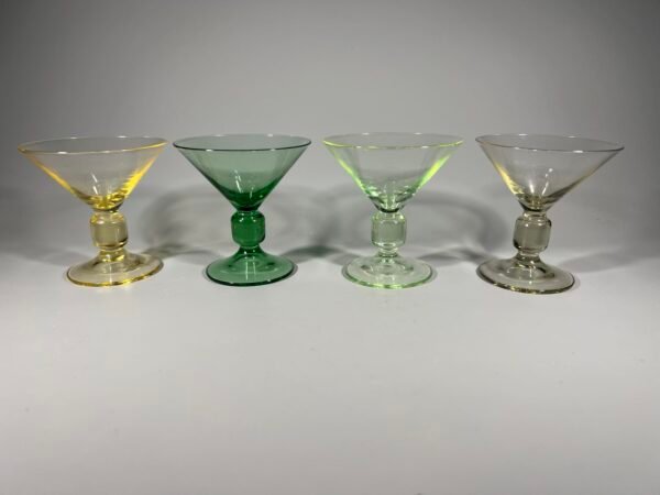 Taurelė, taurelės spalvoto stiklo, vintažinė. 70 ml. LIKO 3 vnt. PARDUOTA ANTRA. Kaina po 6