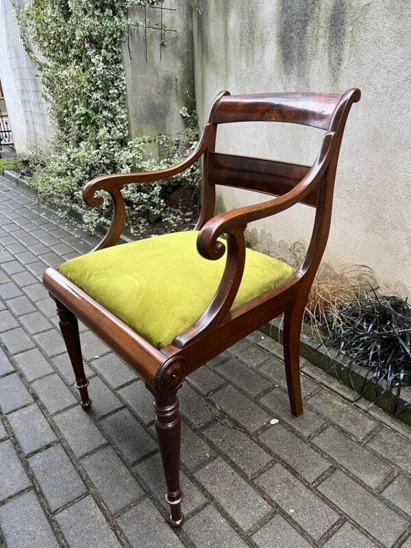 Krėslas rašomojo stalo antikvarinis, darbo kėdė su porankiais. Tvirtas. Restauruotas. Kaina 197