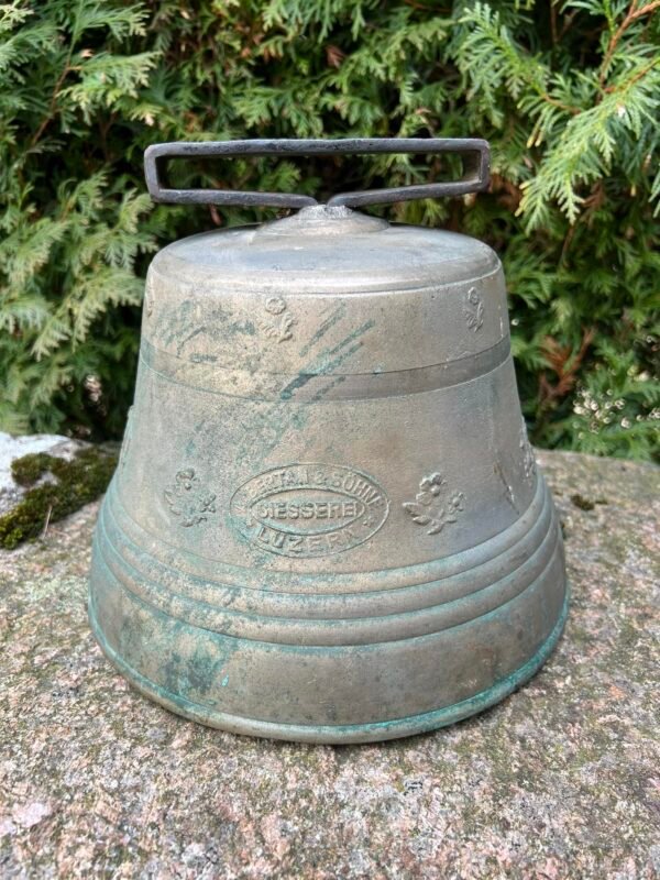 Varpas antikvarinis. Liejykla Albertan Söhne Giesserei Luzern. Apie 1900 m. Svoris 4 kg. Kaina 238