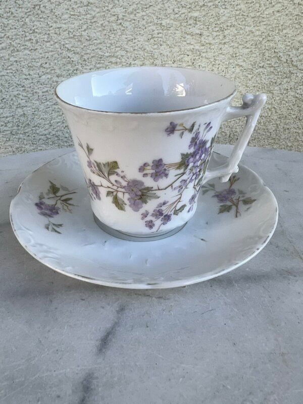 Puodelis su lėkštute porcelianis, antikvarinis. Porzellanfabrik Carl Tielsch & Co. 1875-1900 m. Talpa 150 ml. 3 vnt. Kaina po 22