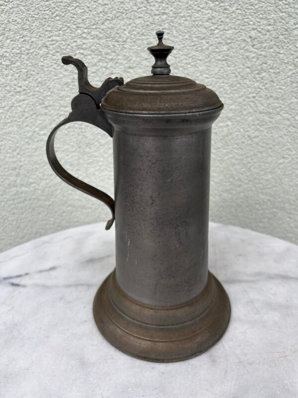 Bokalas alavinis su dangčiu vokiškas. Aukštis 26 cm. Kaina 38