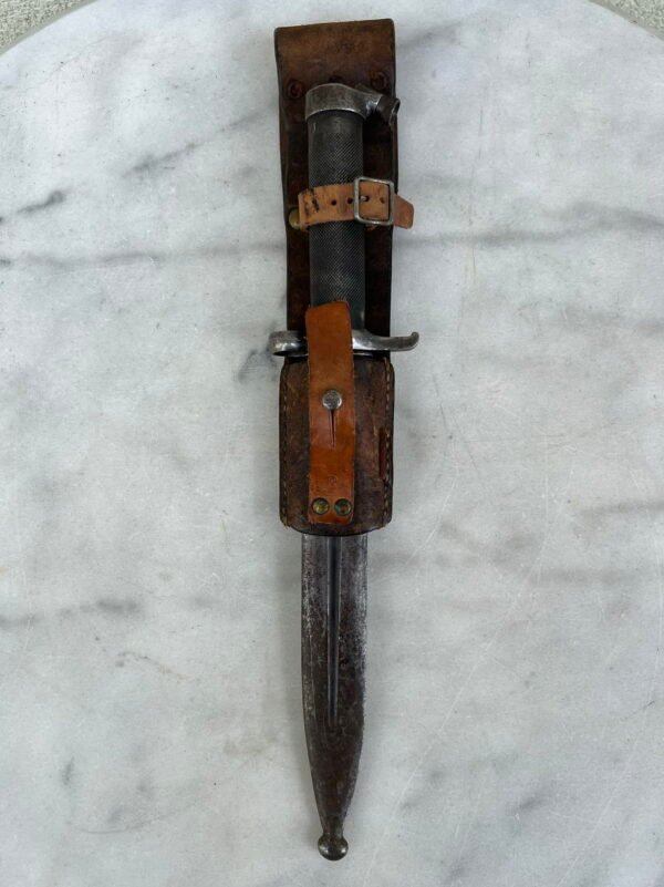 Durtuvas, peilis antikvarinis M96 švediškas Mauser šautuvui, 1896 metų, su odine varle. Kaina 128