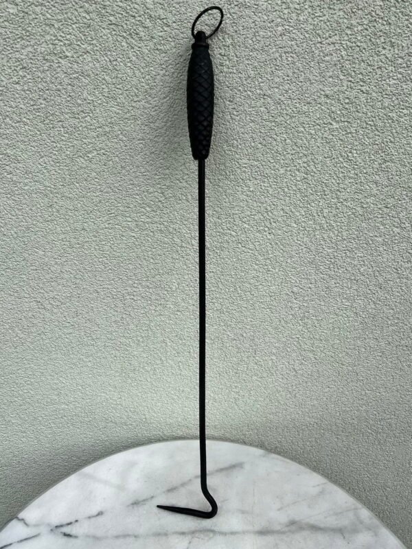 Žarsteklis, kačiarga špižinė, ketaus. Ilgis 60 cm. Svoris 700 g. 2 vnt. Kaina po 28