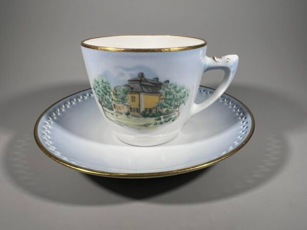 Puodeliai su lėkštutėmis porcelianiniai BING & GRONDAHL, B&G Kjobenhavn Danmark. 1983 m. 3 vnt. Kaina po 13