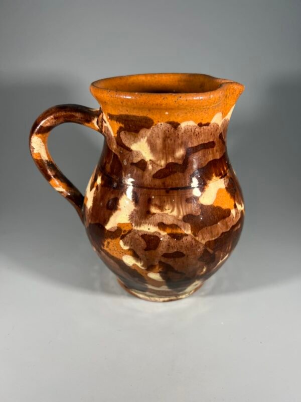 Ąsotis tapytas, lietuviškas molinis, tarpukario laikų. Kaina 68