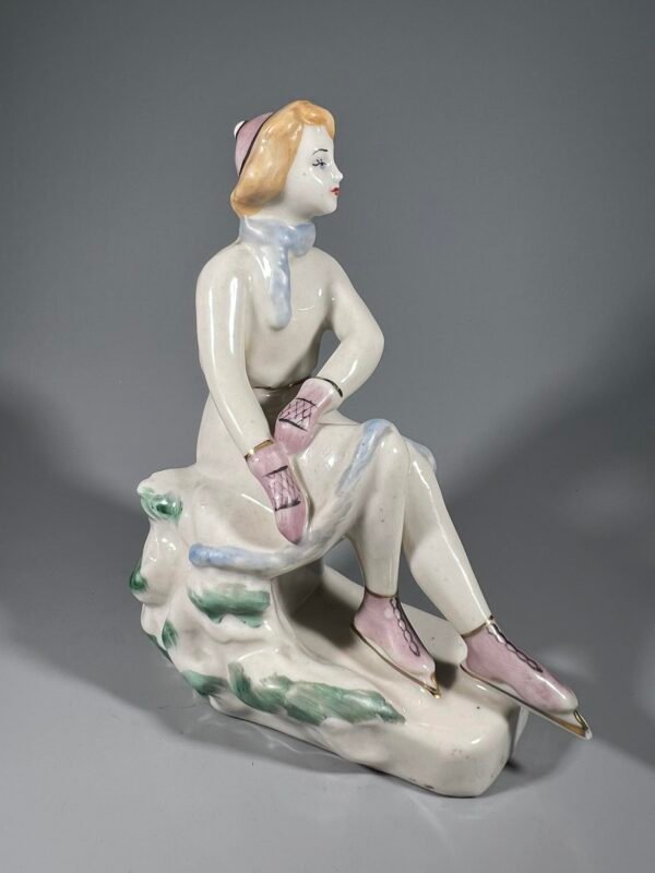 Statulėlė Čiuožėja porcelianinė, tarybinių laikų. Kaina 48