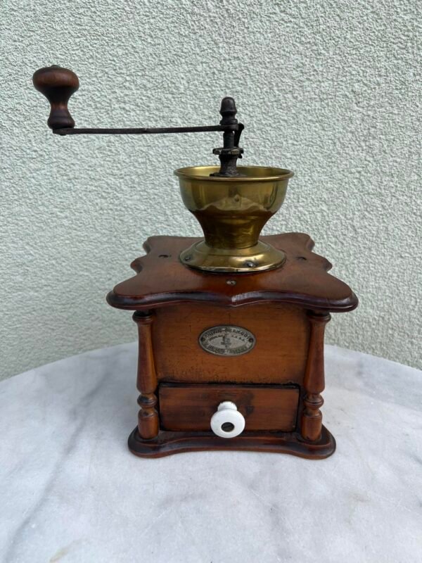 Kavamalė antikvarinė, prancūziška. Kaina 63