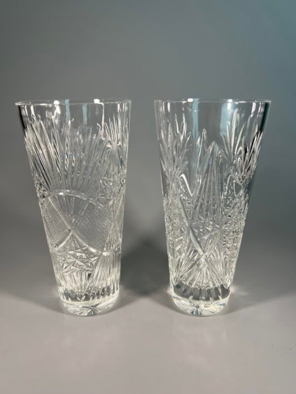 Stiklinė, taurė krištolinė, tarybinių laikų. Talpa 250 ml. Aukštis 15 cm. 10 vnt. Kaina po 4