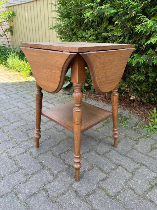 Staliukas, stovelis atlenkiamais kraštais. Kaina 63