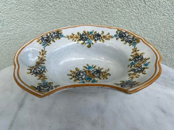 Dubuo barzdaskučio skutimuisi, antikvarinis, fajanso, skutimo, kirpimo, kirpėjo dubuo. Kaina 76