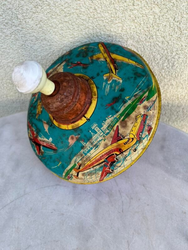 Žaislas vilkelis, sukutis antikvarinis, skardinis, prancūziškas. Veikiantis. Kaina 48