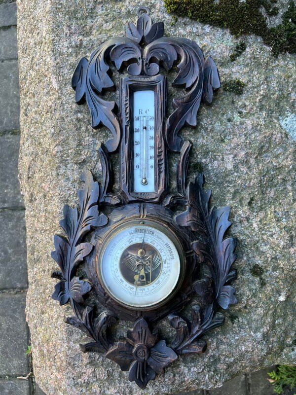 Barometras, termometras antikvarinis, medinis, vokiškas, kabėjęs tarpukario Kaune. Kaina 62