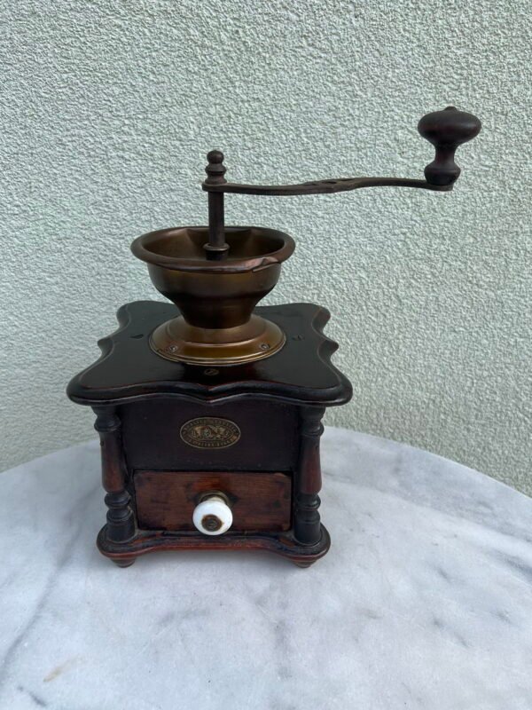 Kavamalė antikvarinė, prancūziška. Kaina 62