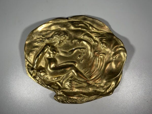 Padėkliukas, plaketė Moteris, bronzinė, prancūziška. Kaina 23