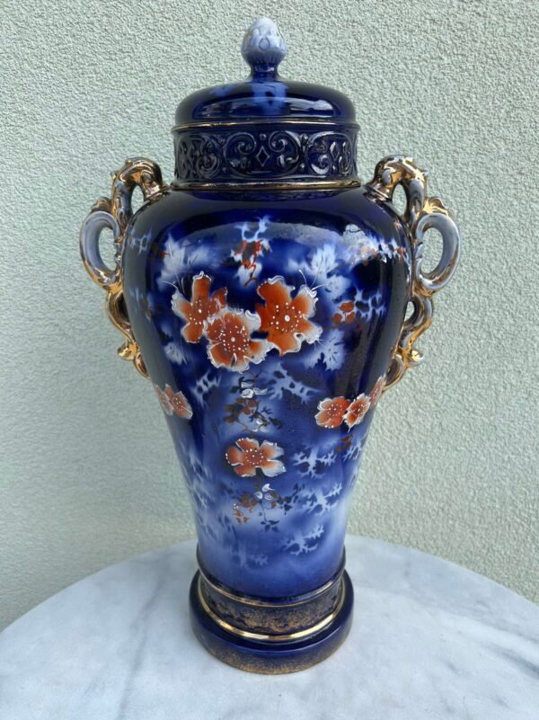 Vaza su dangčiu, urna porcelianinė, antikvarinė. Aukštis 46 cm. Vokietija. 1920 m. Kaina 216