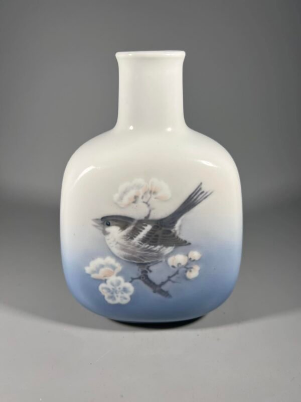 Vaza, vazelė porcelianinė Royal Copenhagen, Denmark.  Kaina 38