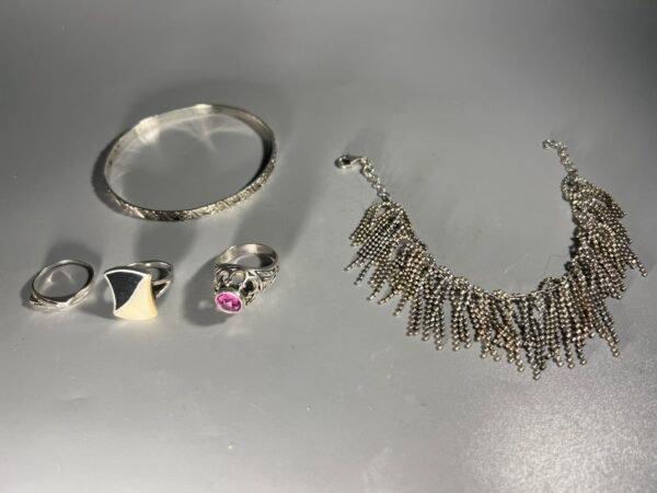 Papuošalai sidabriniai, vintažiniai. Prabos: 875, 925. 5 vnt. Kaina 83 už viską.