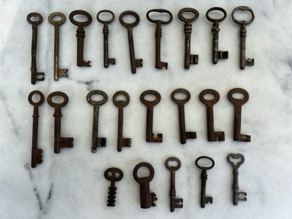 Raktas, raktai antikvariniai 21 vnt. PARDUOTA paskutin. apat. eilėje. Kaina po 8