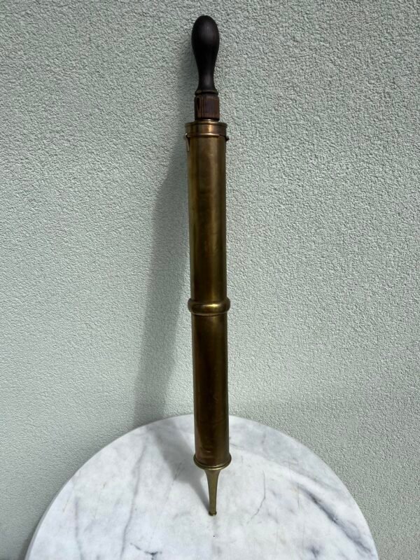 Švirkštas antikvarinis dešroms kimšti, didelis, žalvarinis. Veikiantis. Kaina 68