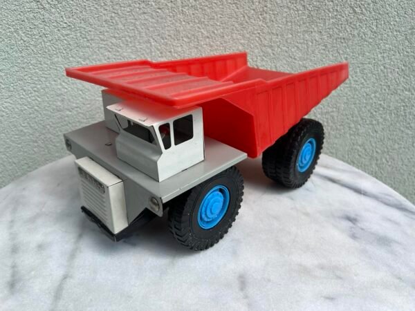 Mašinėlė, mašina sunkvežimis skardinis, tarybinių laikų BELARUS. Kaina 78