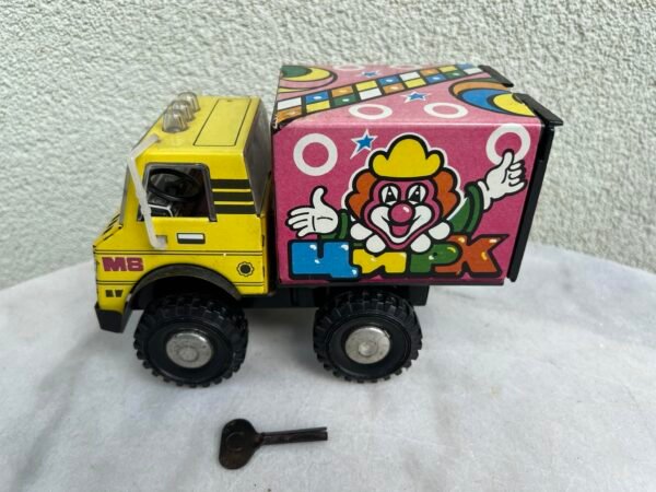 Mašinėlė, mašina prisukama Cirkas skardinė, tarybinių laikų. Veikianti. Kaina 58