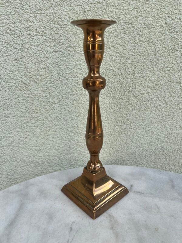 Žvakidė antikvarinė, žalvarinė. Svoris 550 g. Kaina 46