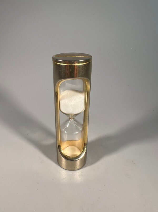 Smėlio laikrodis metalinis. Veikiantis. Kaina 18