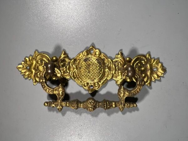 Rankenėlė žalvarinė, antikvarinė. Kaina 16