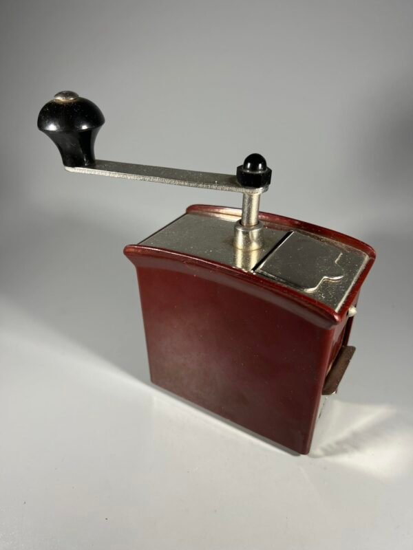 Kavamalė vintažinė, lenkiška Mlynek. Veikianti. Kaina 38